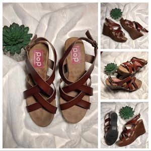 Pop memory foam wedge heel . Brown color size 8M